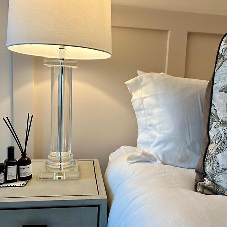 Apartamento The Noir Blanc Retreat At Ryedale House York Exterior foto